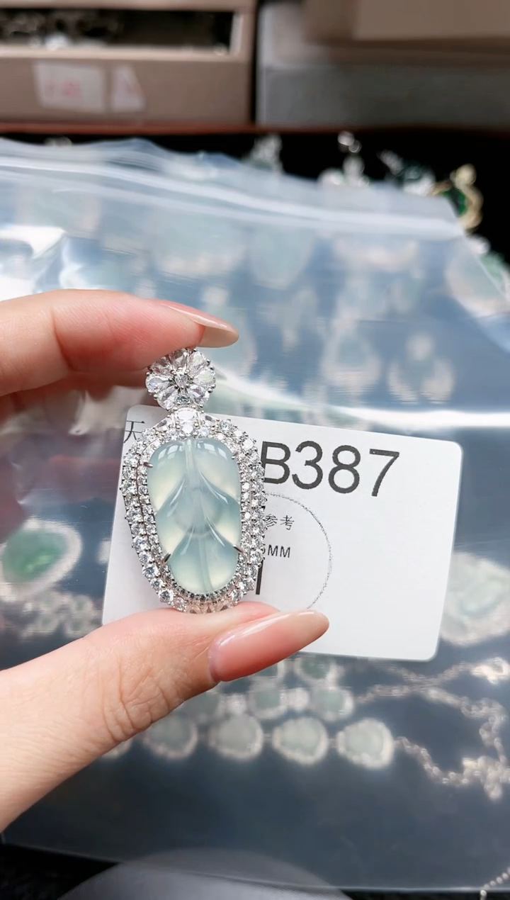 【闪购商品】翡翠颈饰未镶嵌387赠皮绳