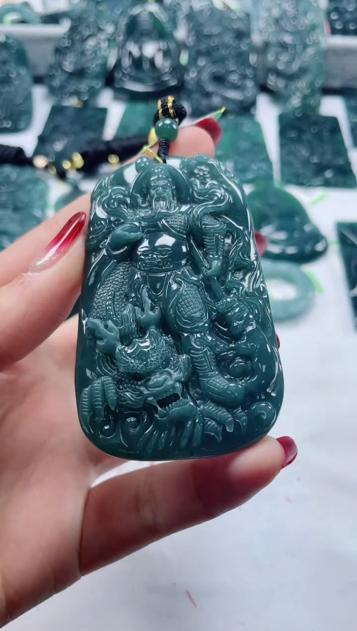 【闪购商品】翡翠颈饰未镶嵌          