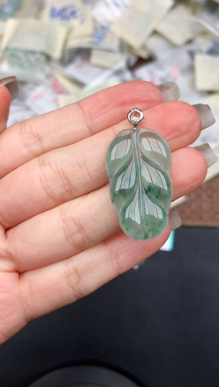 18K金镶嵌挂件翡翠—