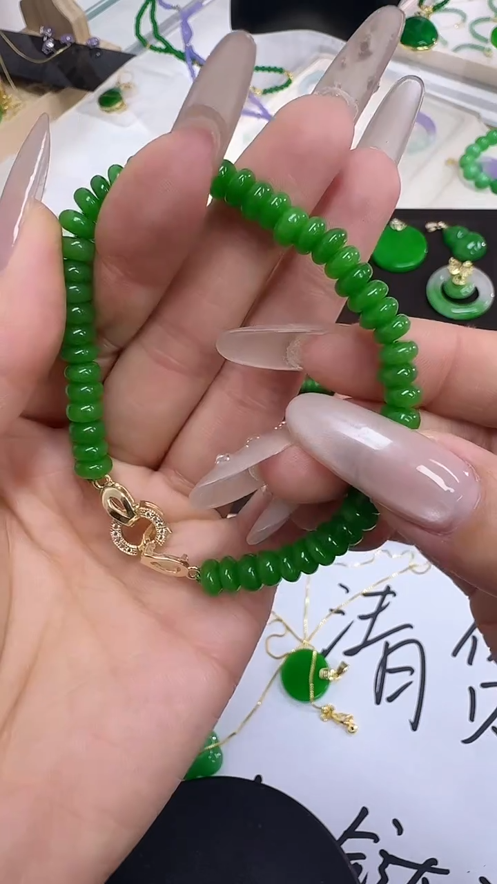 翡翠未镶嵌吊坠(赠链)阳绿小盘珠手链