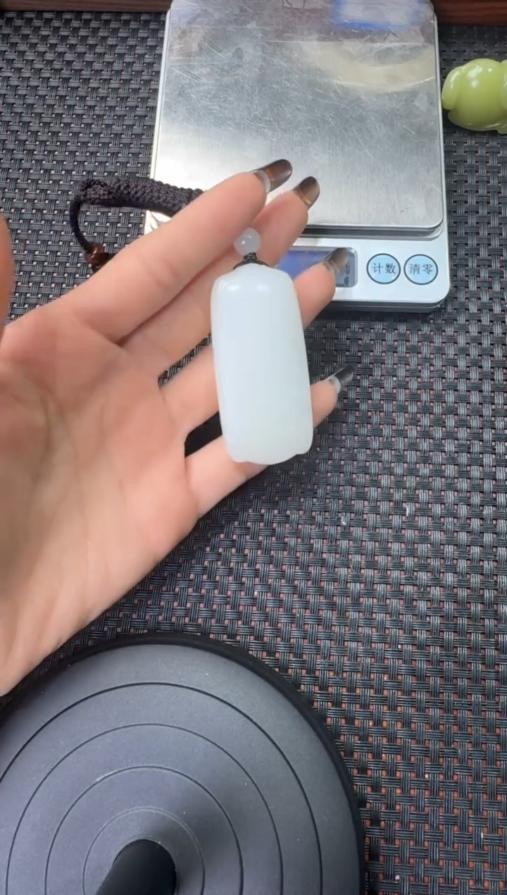 吊坠(赠链)未镶嵌和田玉米**吴且末料天泰白玉吊坠