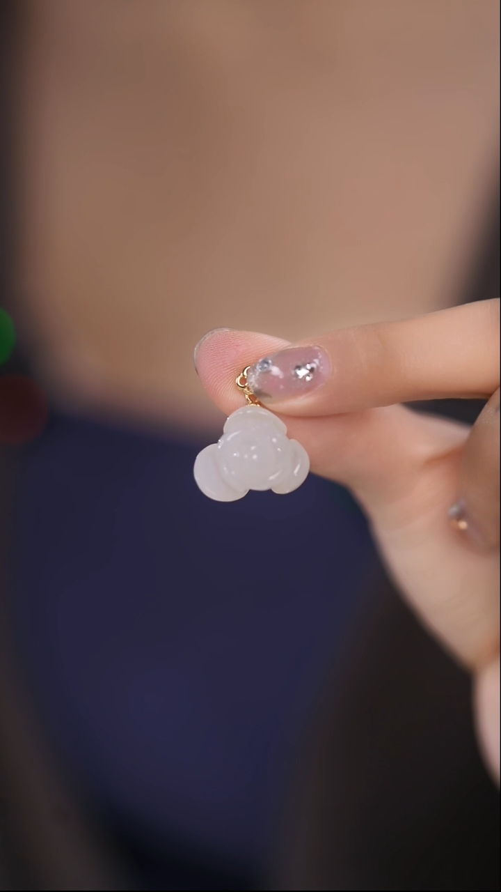 【闪购商品】和田玉吊坠(赠链)银S925镀金镶嵌山茶花（搭链）