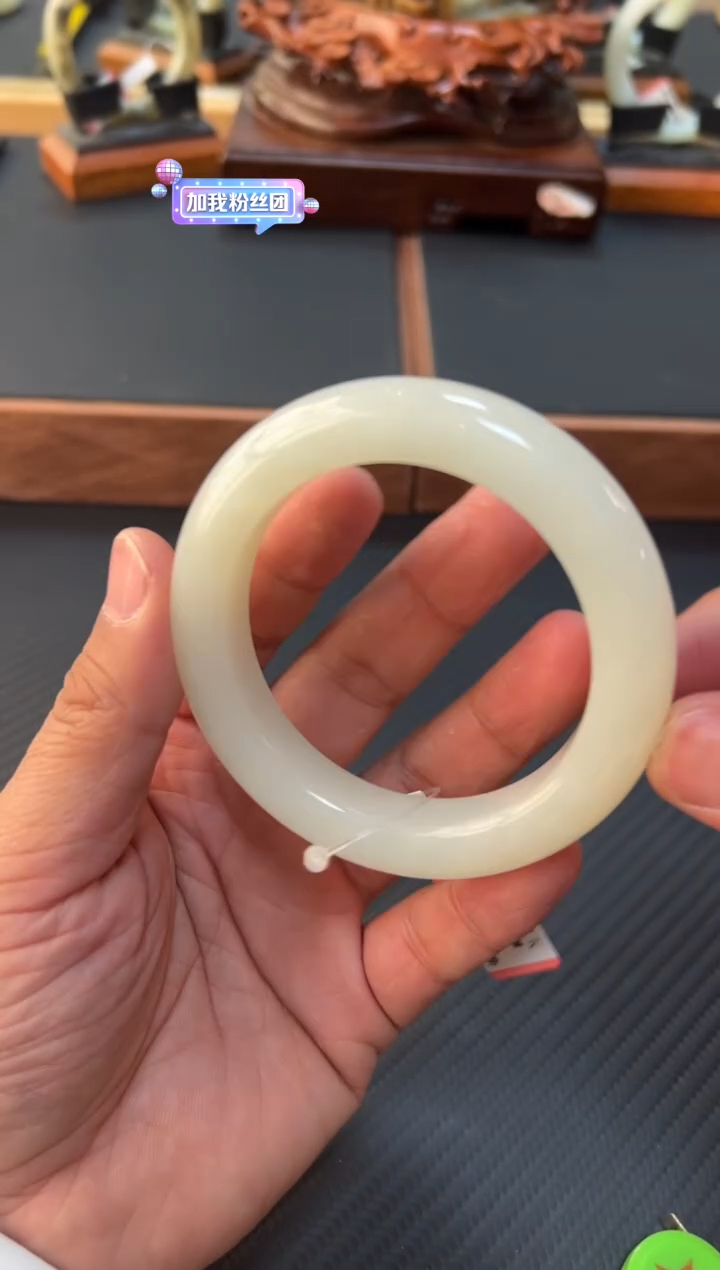 和田玉未镶嵌手镯且末金山微色差M57