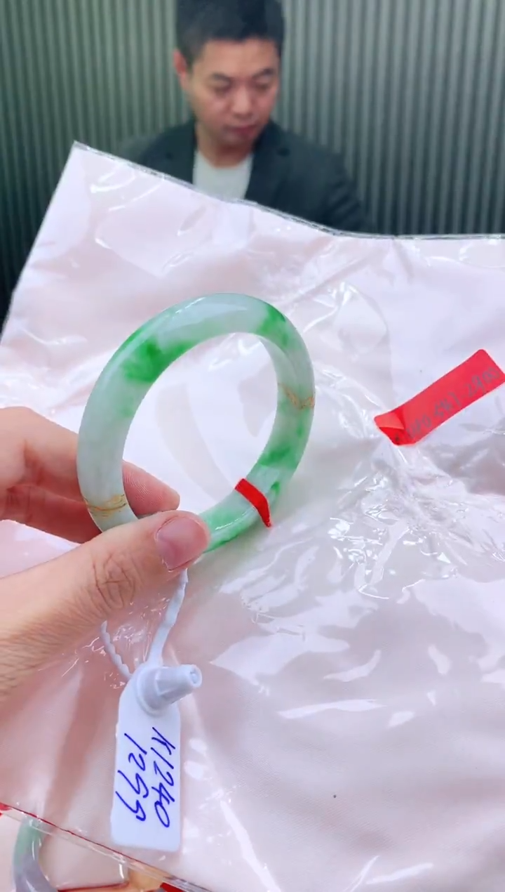 未镶嵌手镯翡翠54