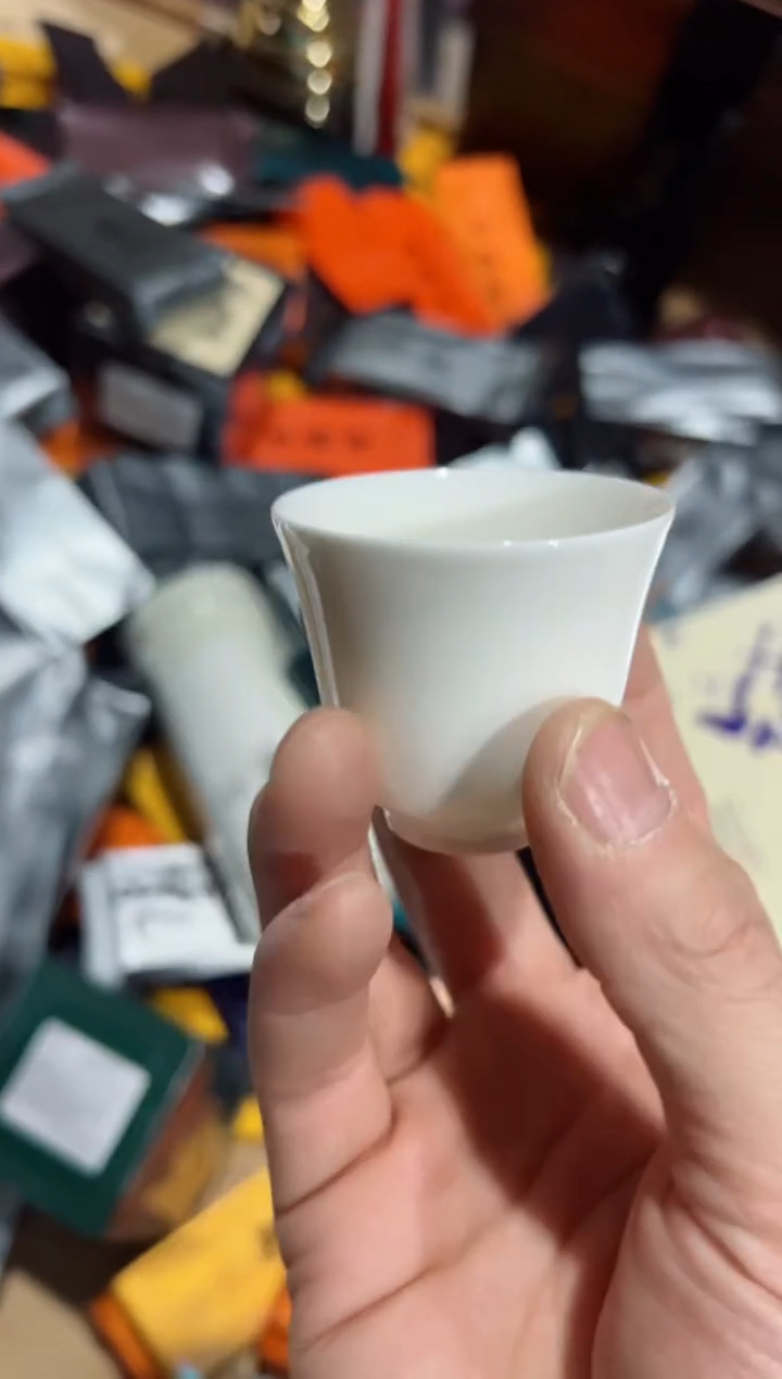 【闪购商品】桌上一堆主人杯·········