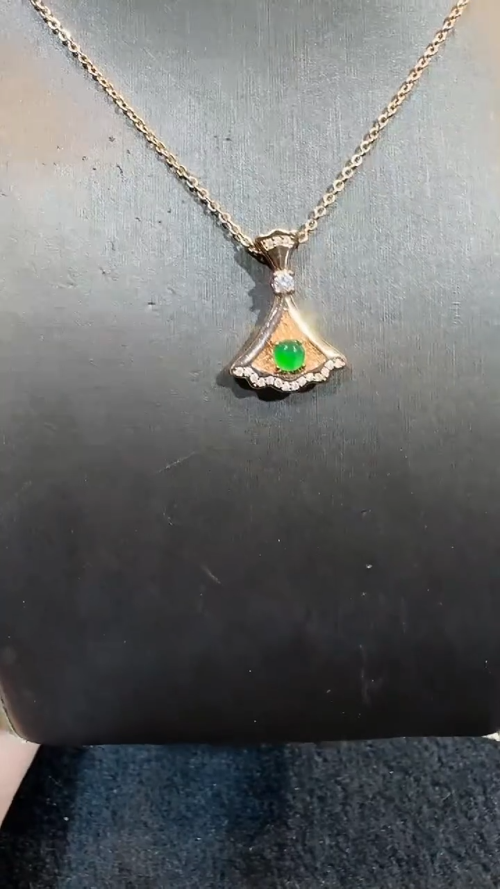 【闪购商品】翡翠吊坠(不含链)未镶嵌多样性发货其一不含链