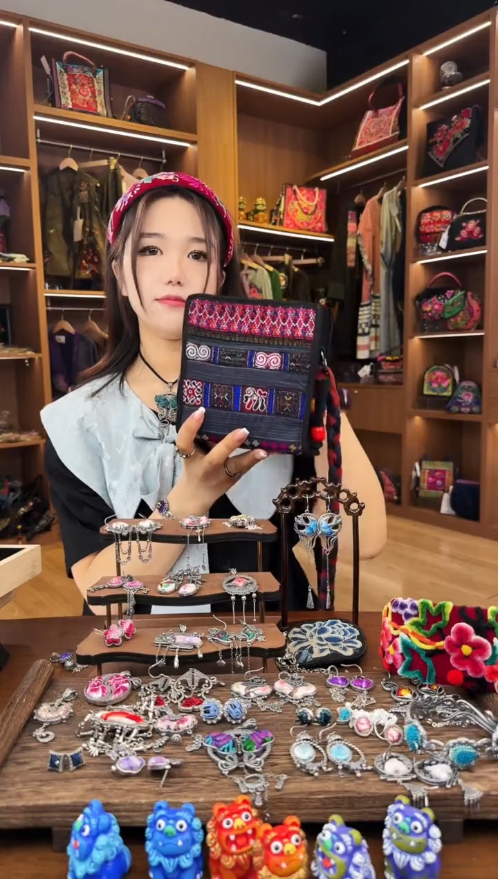 【闪购商品】织绣L699黔东南苗族刺绣