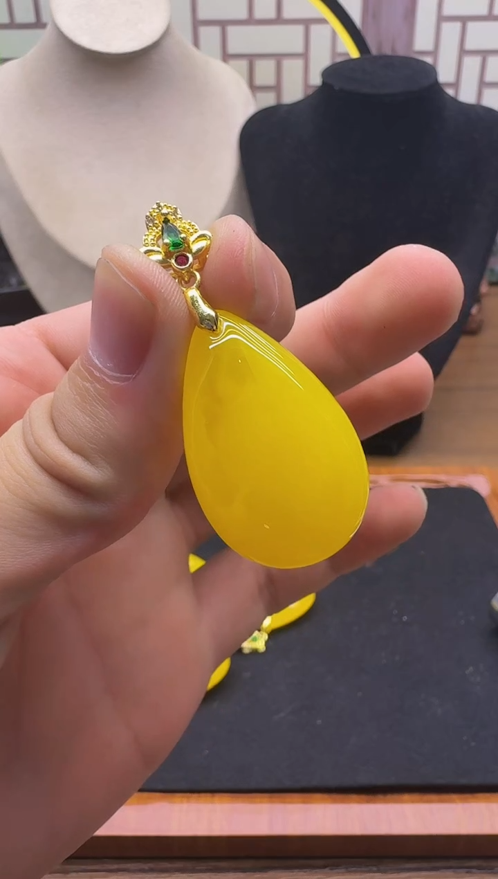 蜜蜡吊坠(赠链)14K金镶嵌L81      