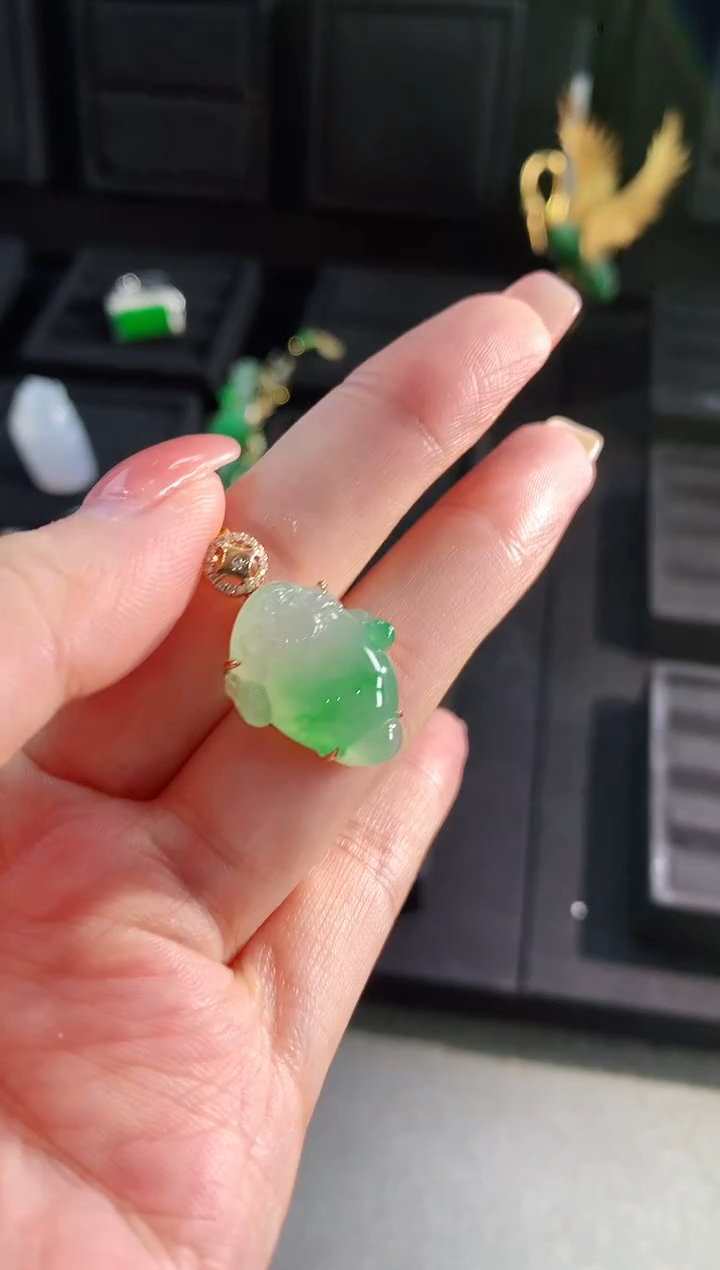 【闪购商品】翡翠吊坠(不含链)18K金镶嵌吊坠