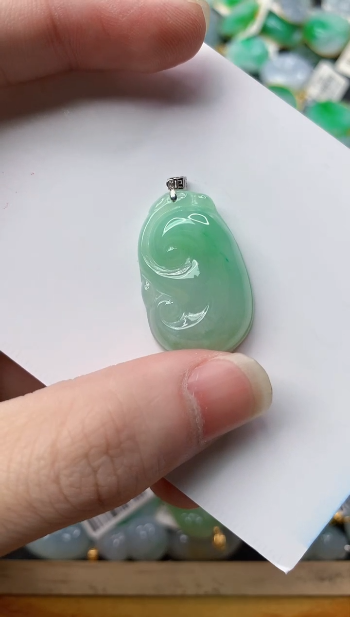 【闪购商品】翡翠颈饰18K金镶嵌12.........