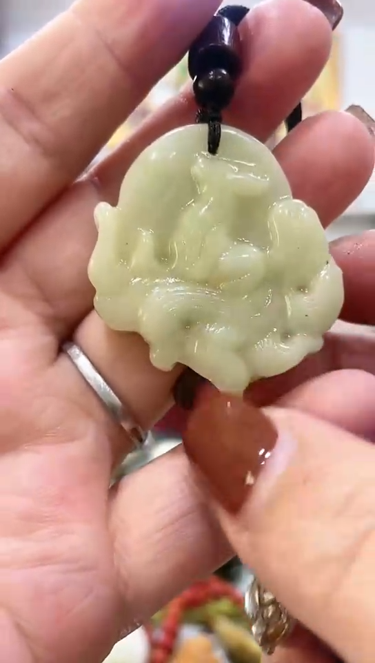 未镶嵌岫玉挂件 