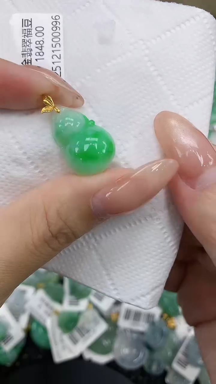 颈饰18K金镶嵌翡翠1