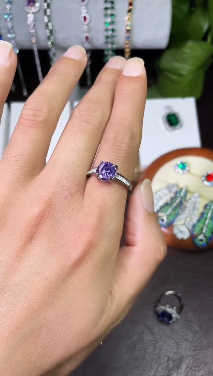 合金颈饰合成钻石紫宝戒指