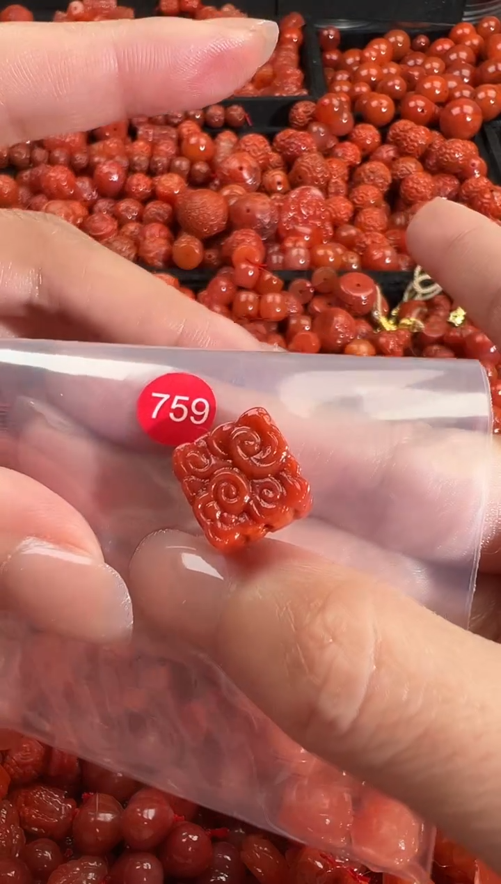 颈饰未镶嵌南红玛瑙1