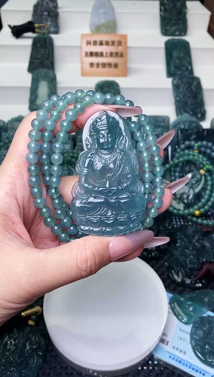 颈饰未镶嵌翡翠 