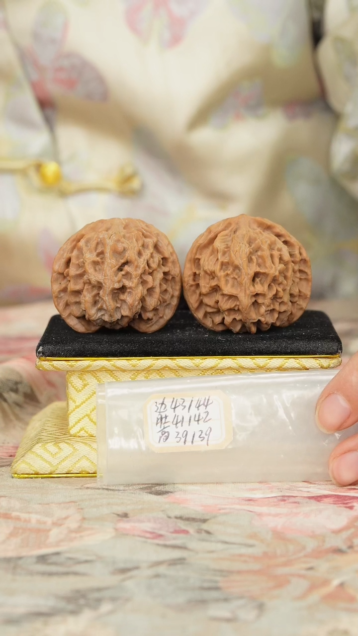 【闪购商品】文玩核桃把件苹果园