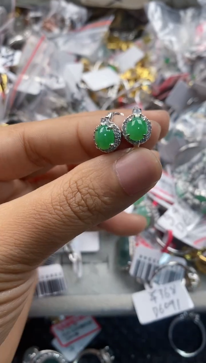 银S925镶嵌戒指翡翠张**?333               4