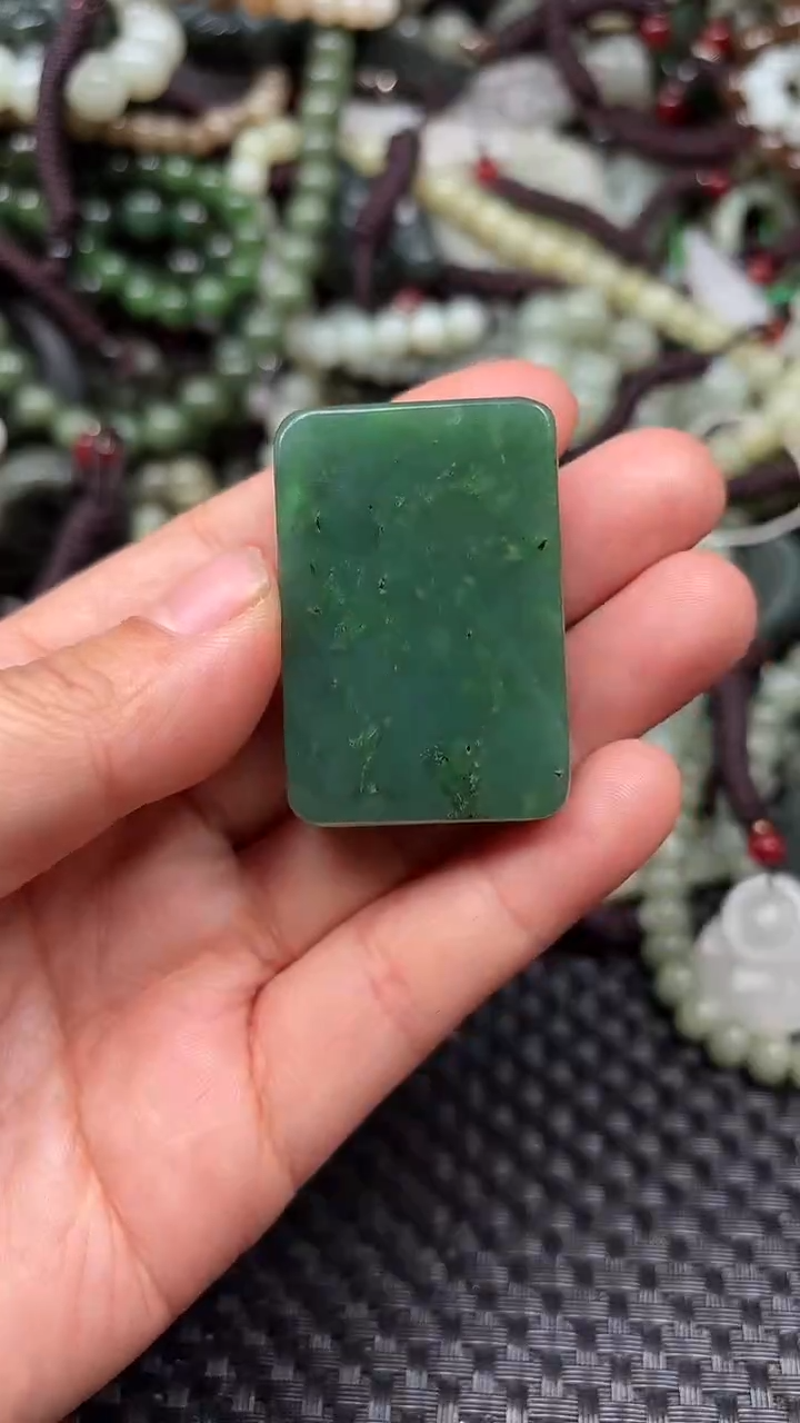 和田玉未镶嵌颈饰1