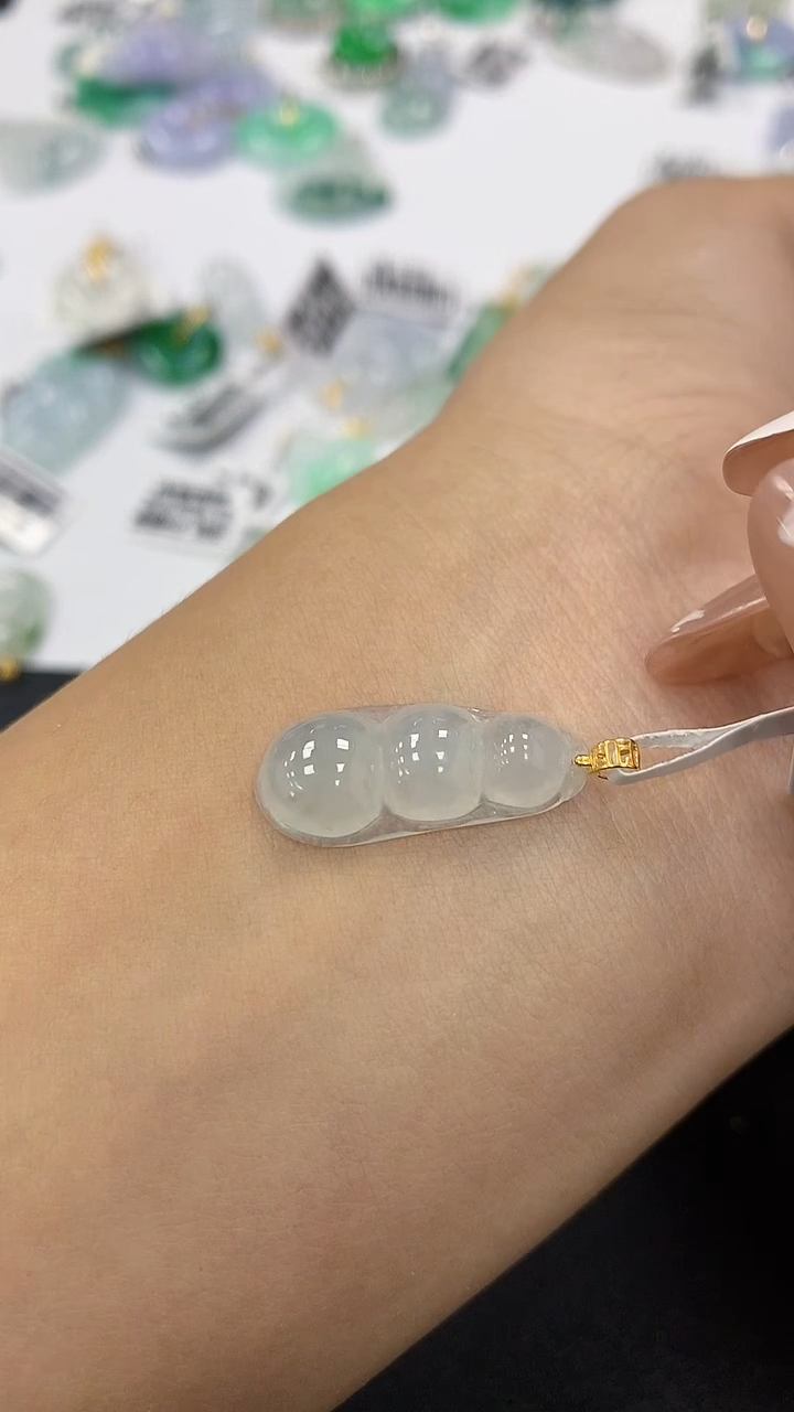 颈饰18K金镶嵌翡翠a货假一赔三支持复检百元上9元证书费自理