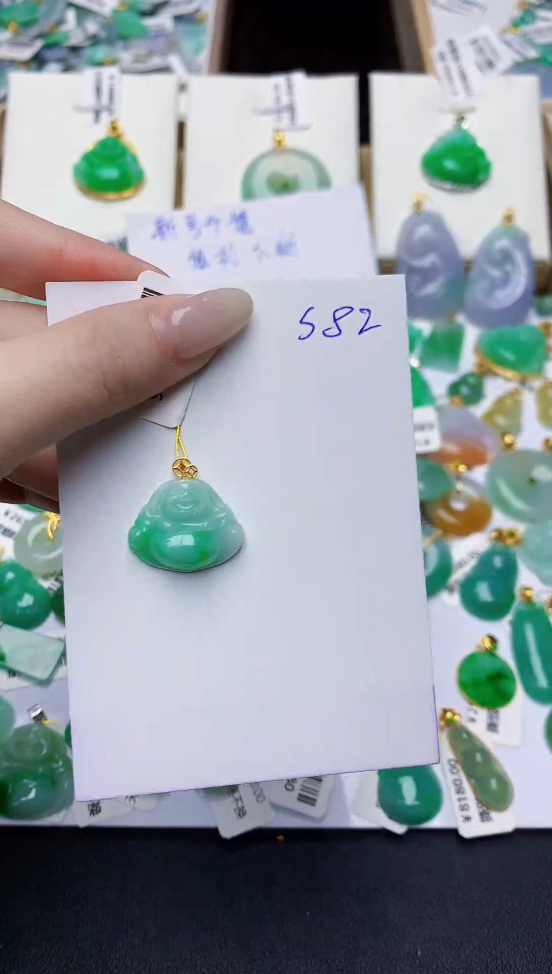 翡翠18K金镶嵌颈饰0000000000