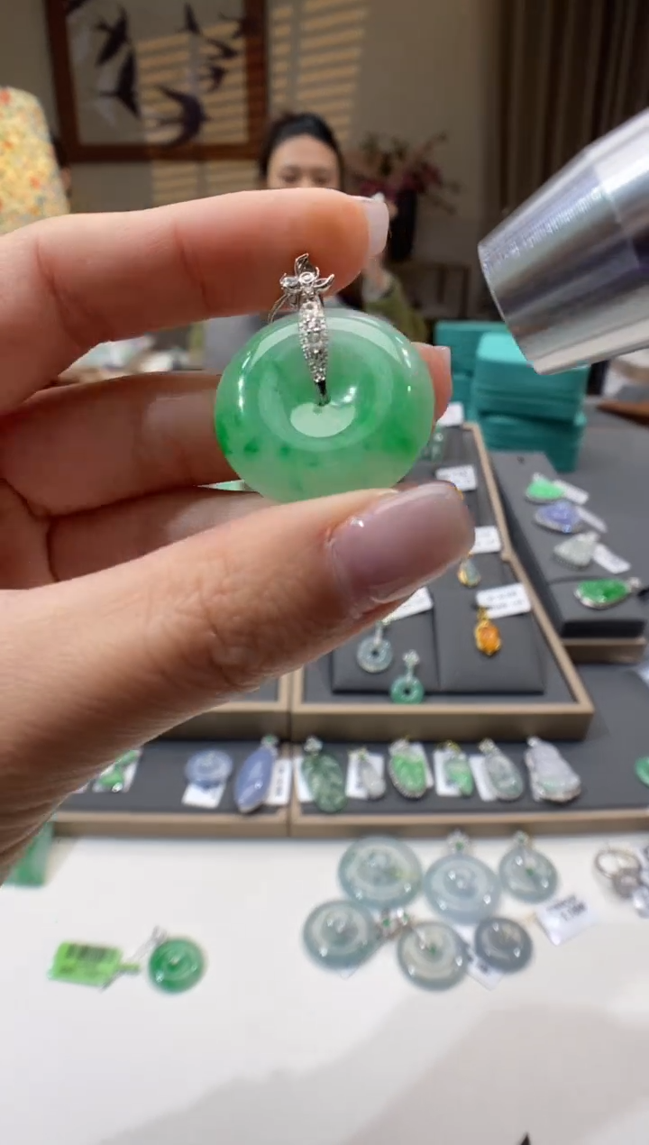 【闪购商品】翡翠颈饰18K金镶嵌平安扣