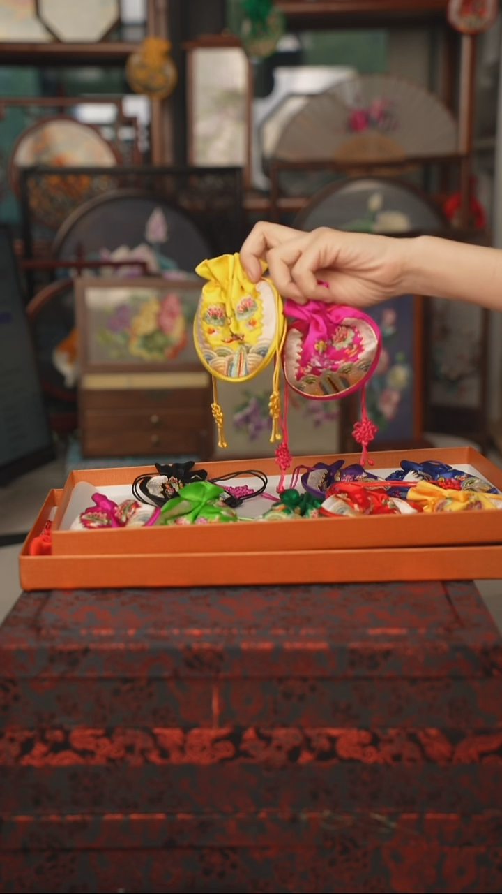 扇子海浪花锦囊 绣花吊坠非遗