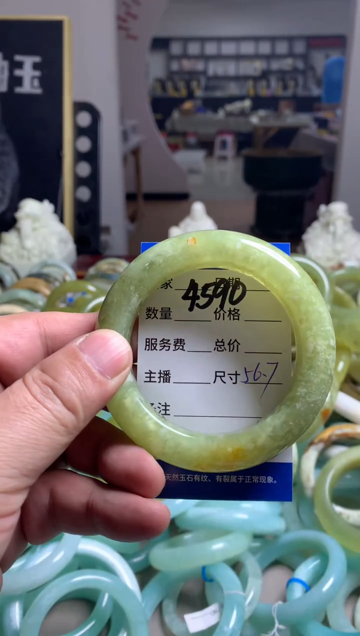【闪购商品】蛇纹石玉手镯未镶嵌4590