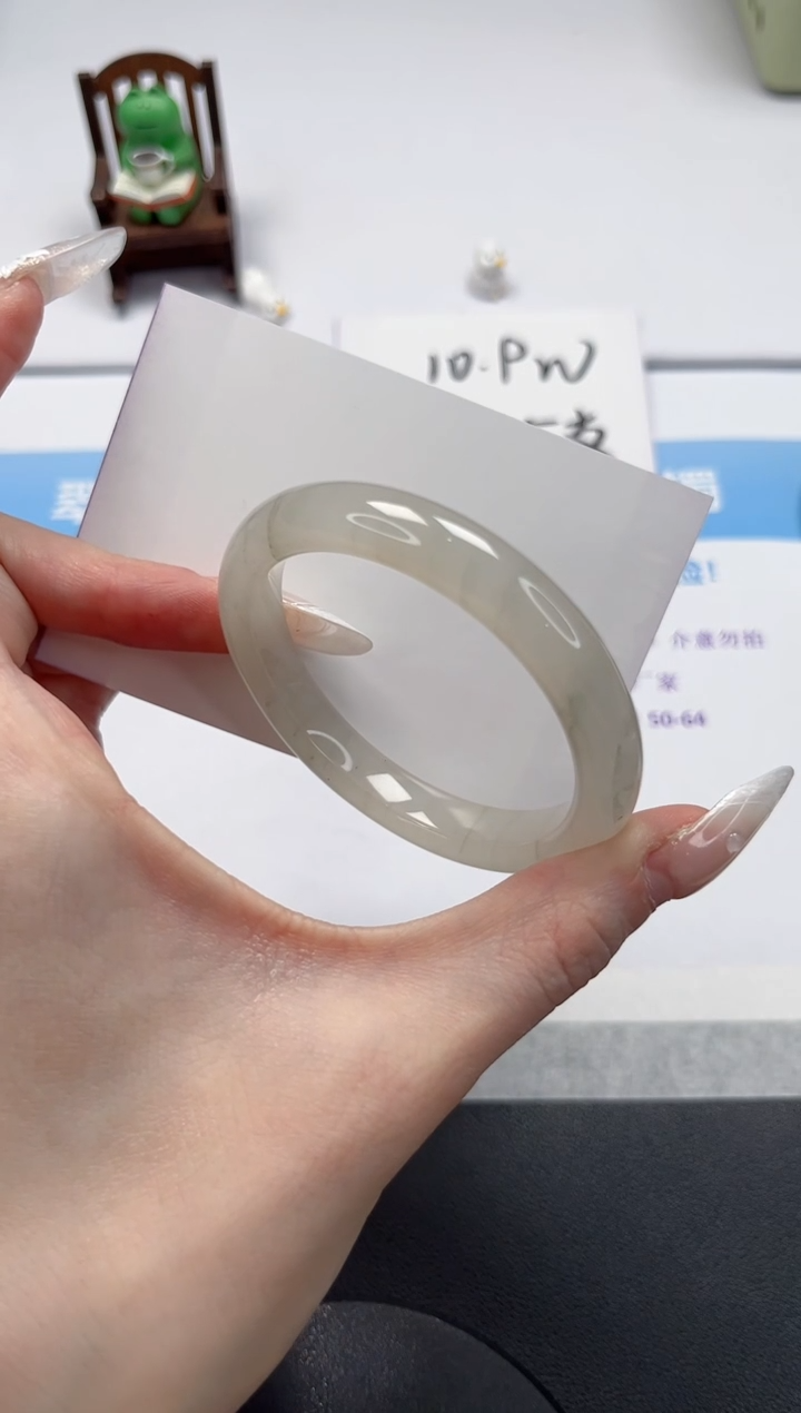 【闪购商品】石英质玉手镯未镶嵌V427-52.9