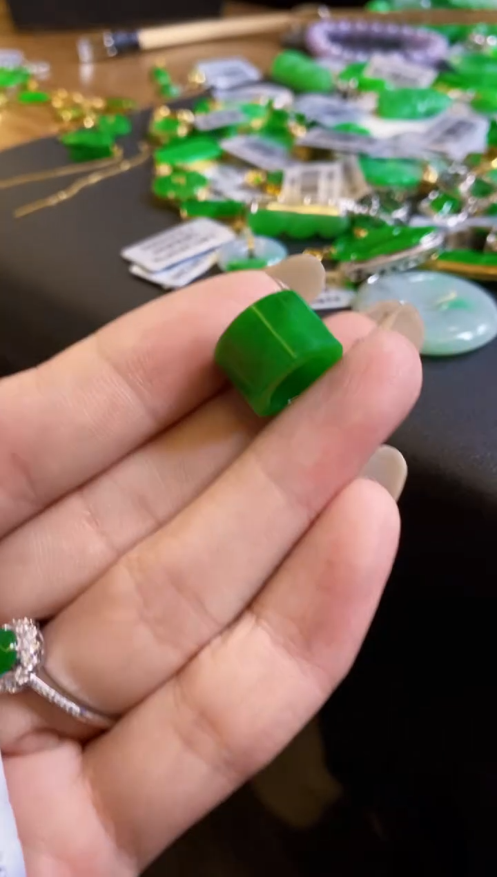 【闪购商品】定制翡翠18K金镶嵌吊坠