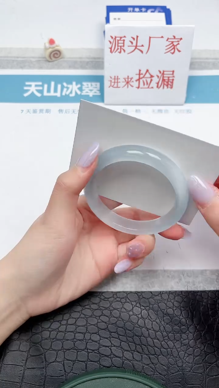 【闪购商品】石英质玉手镯未镶嵌180-54.4