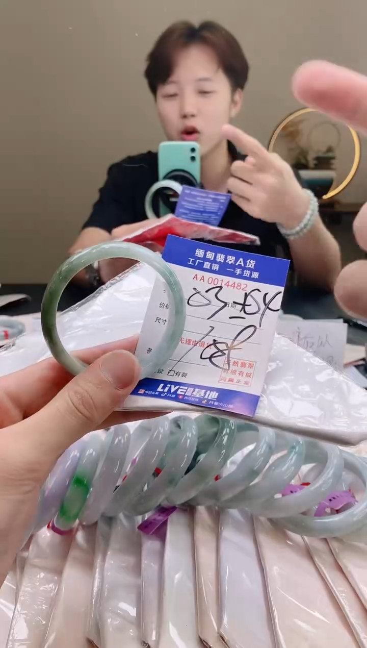 翡翠手镯未镶嵌53.54