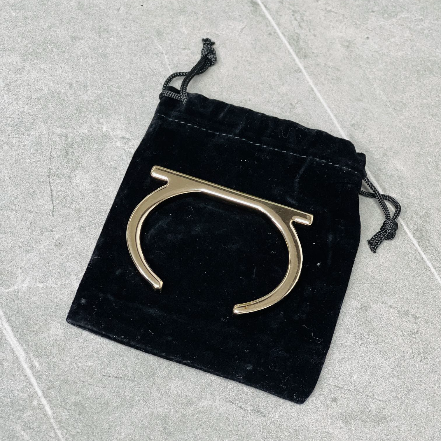 全新未使用 FERRAGAMO/菲拉格慕 经典开口手镯FRGA00001