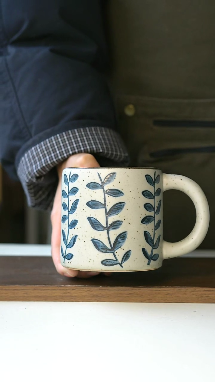 【闪购商品】陶瓷粗陶手绘藤蔓马克杯420ml@4-2@