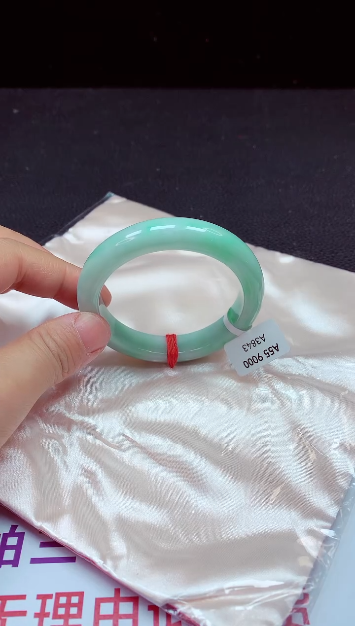 【闪购商品】翡翠手镯未镶嵌镯子55+