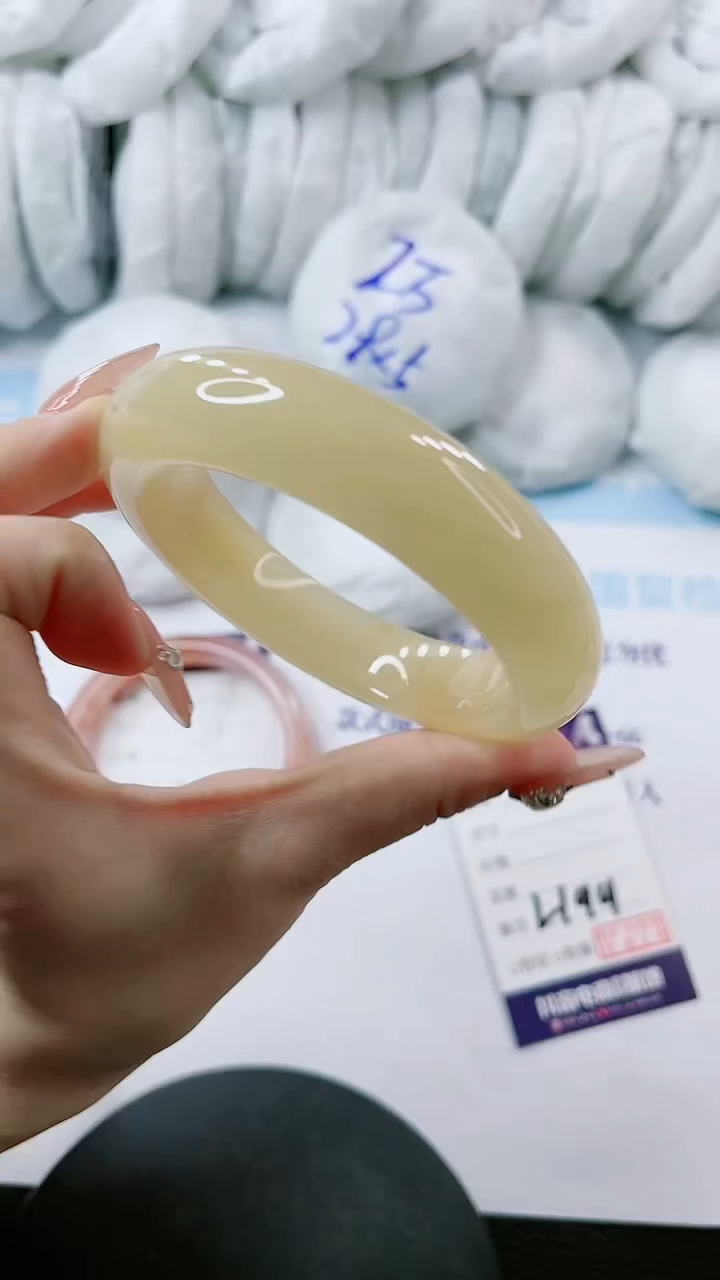 【闪购商品】石英质玉手镯未镶嵌多样性发货L199