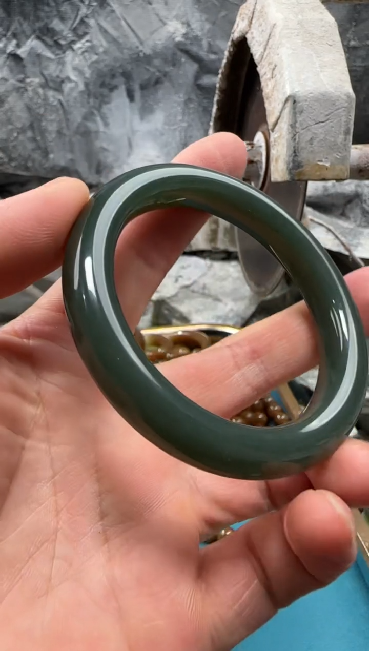 和田玉未镶嵌颈饰手镯