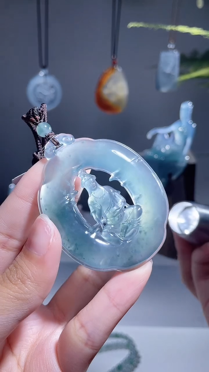 颈饰未镶嵌翡翠观音