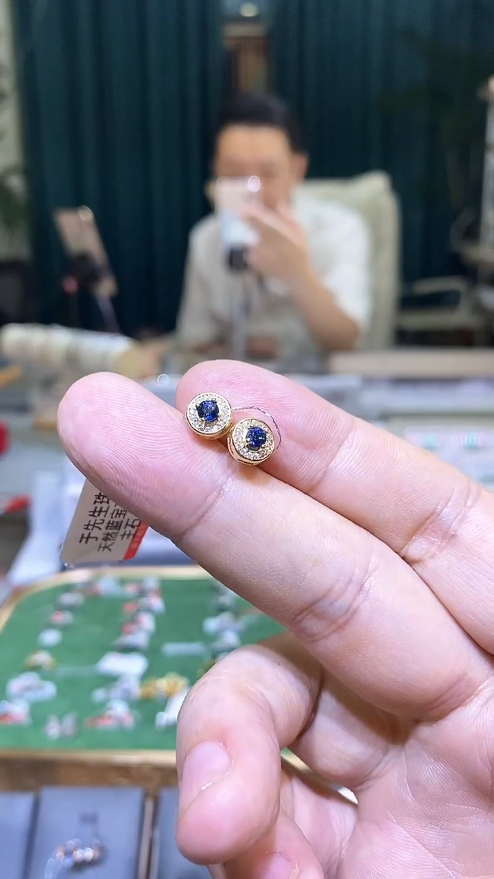 蓝宝石耳饰银S925镶嵌天然蓝宝石