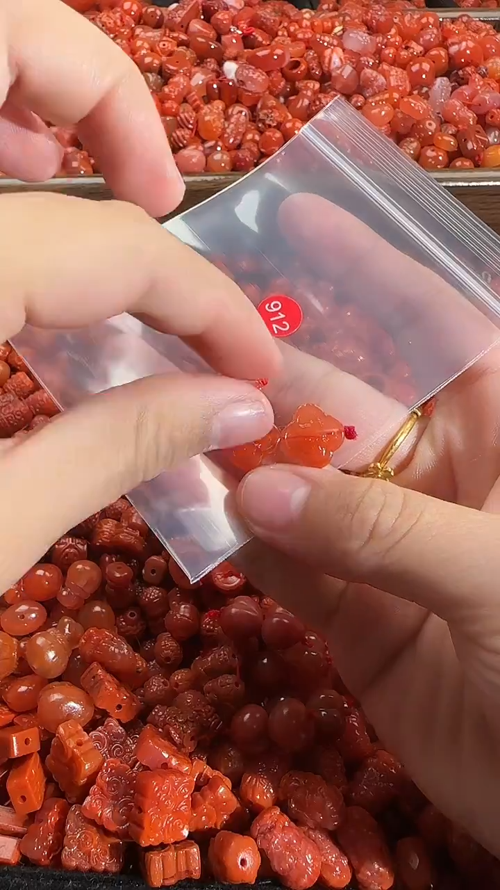 颈饰未镶嵌南红玛瑙1