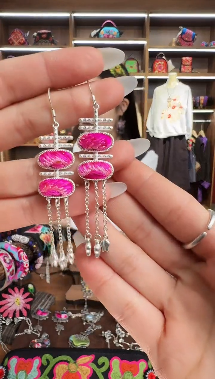 【闪购商品】织绣89蒙阿苏苗绣传承