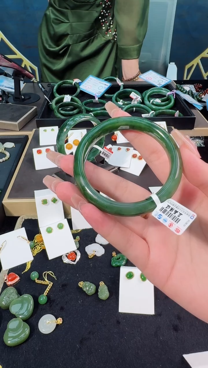 【闪购商品】和田玉（碧玉）未镶嵌手镯57圈