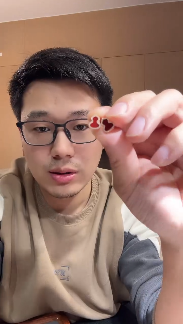 【闪购商品】钻石耳钉18K金镶嵌红葫芦耳钉GHJ