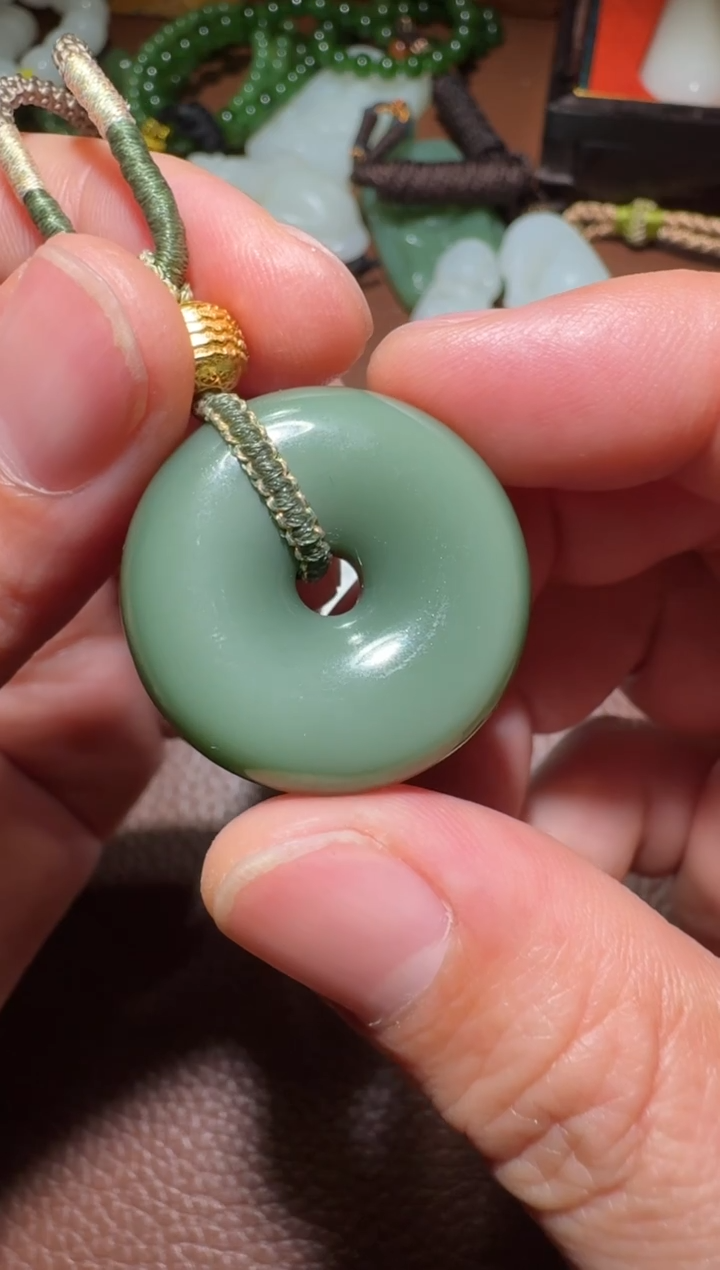 未镶嵌和田玉挂件和田玉