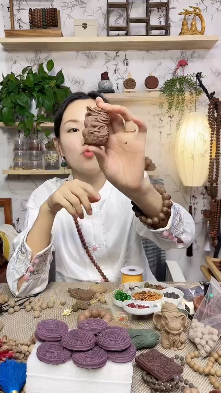泥塑菊珀安神龙摆件