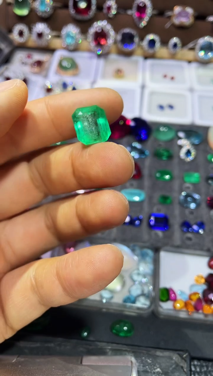 裸石未镶嵌祖母绿10.72ct哥伦比亚