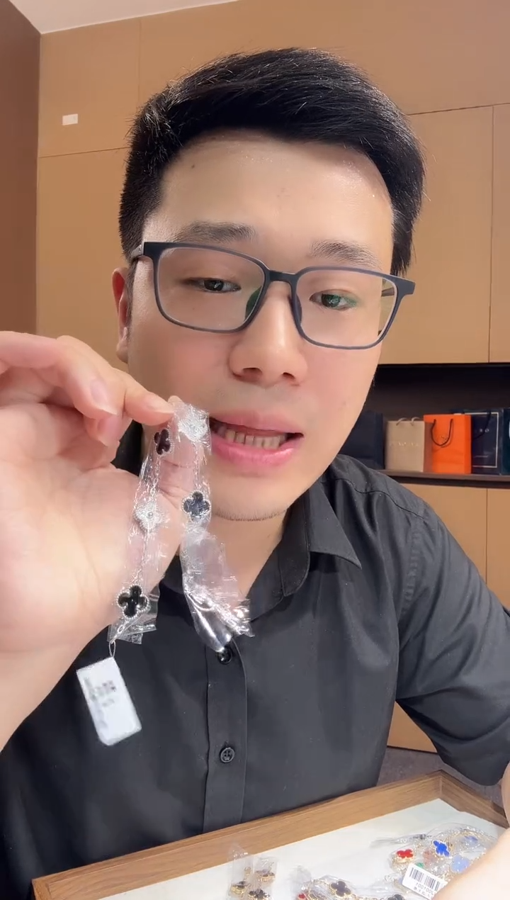 【闪购商品】钻石手链18K金镶嵌熊猫手链GHJ