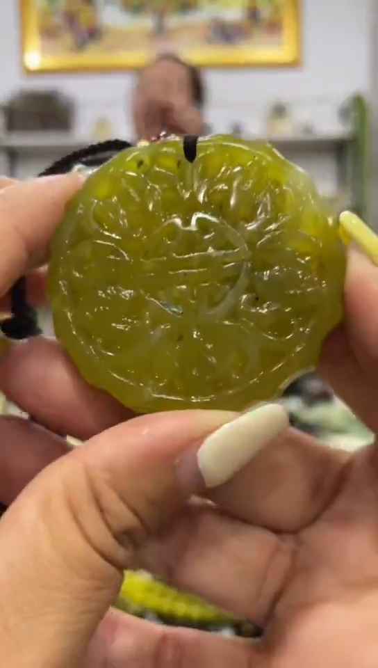 未镶嵌岫玉吊坠 