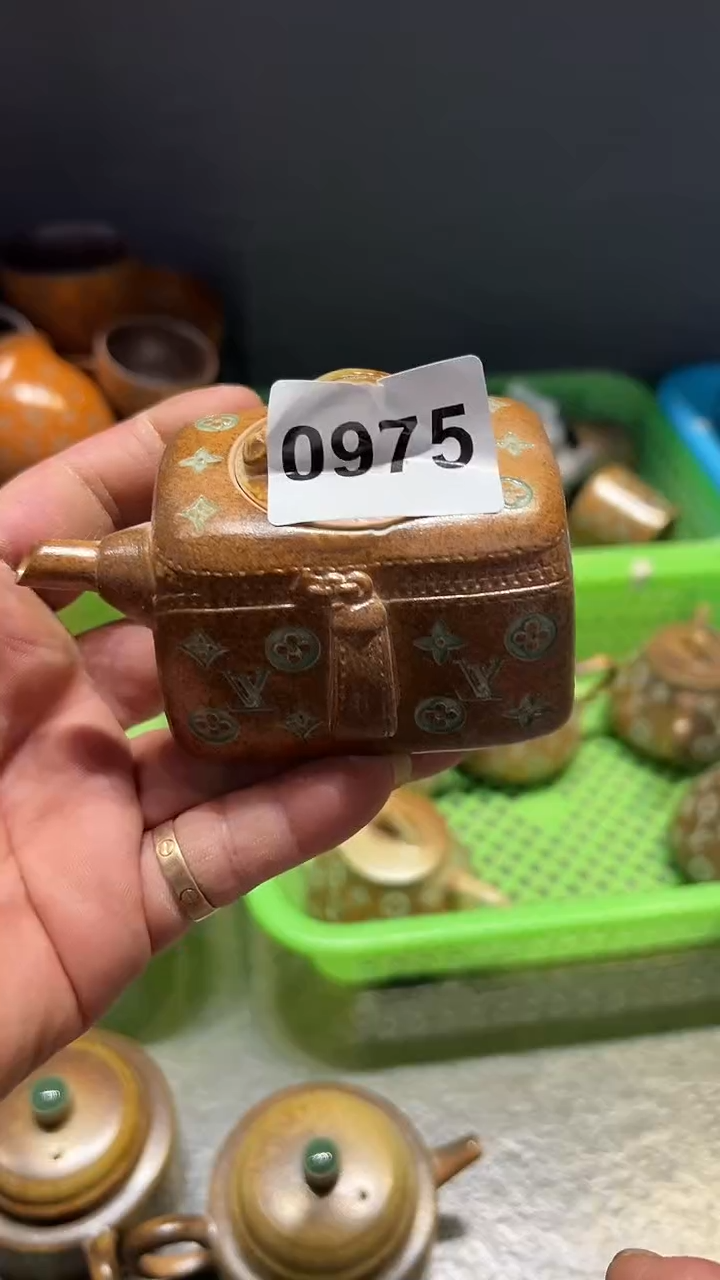 龙泉窑老花包包壶微瑕0975