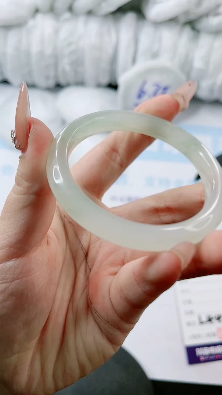 【闪购商品】石英质玉手镯未镶嵌多样性发货L444