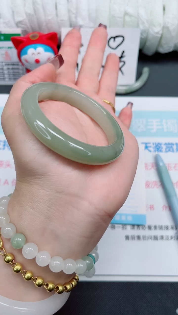 【闪购商品】石英质玉手镯未镶嵌240